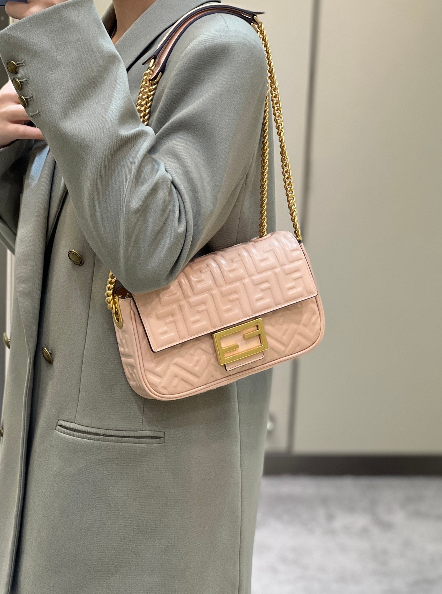 Fendi Baguette Chain Midi
 bag