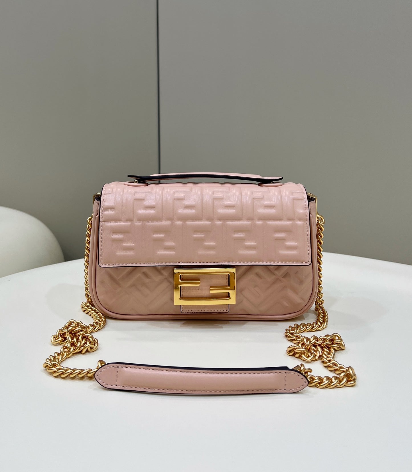 Fendi Baguette Chain Midi
 bag