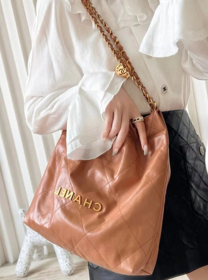 Chanel 22 hand bag