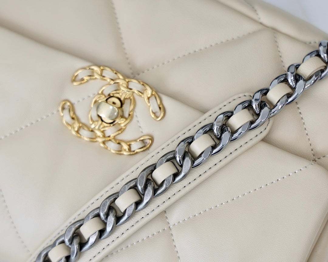 CHANEL 19 HANDBAG